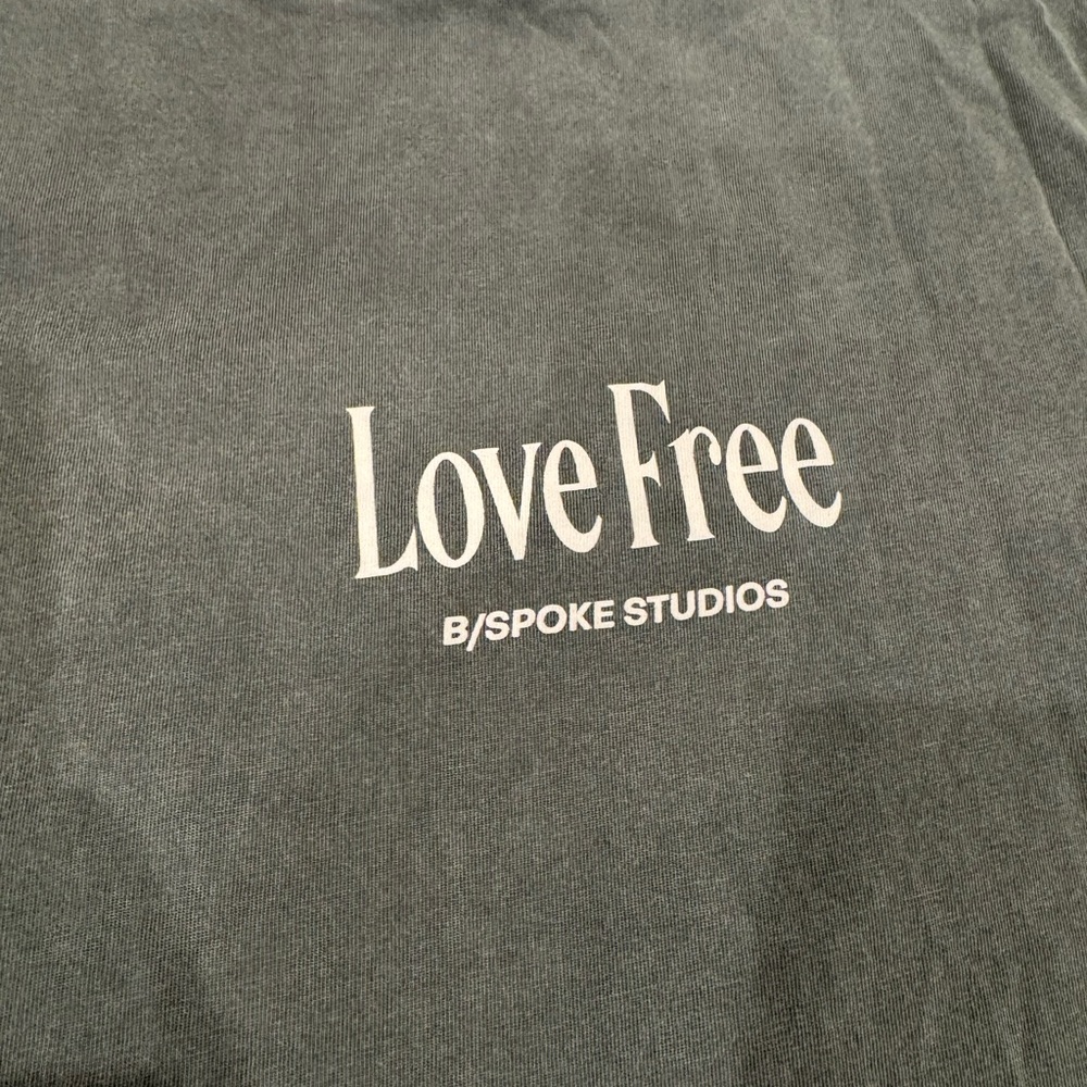 T-Shirt - Picture 2 of 4